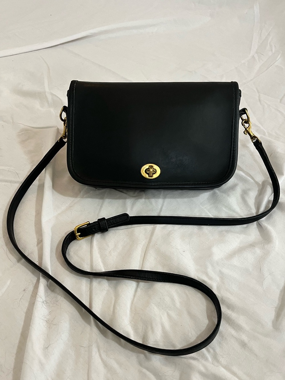 Vintage Coach 9755 Penny Pocket Purse Black Leather Crossbody